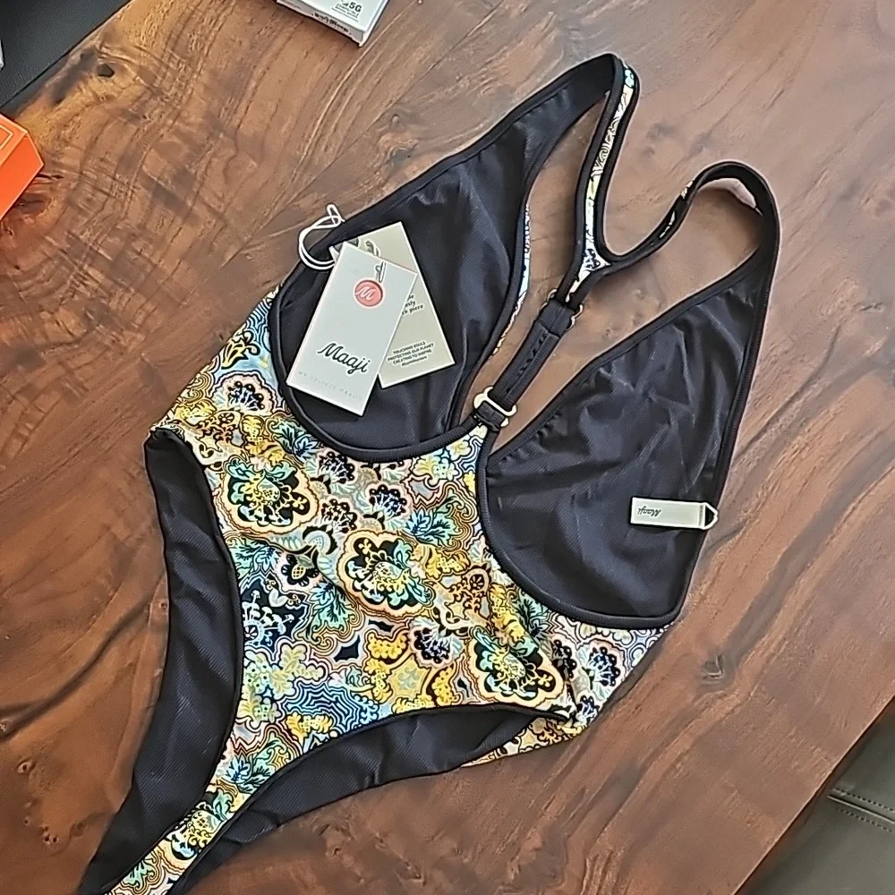 NWT❤️ MAAJI REVERSIBLE SWIMSUIT❤️ LUXURY BRAND❤️RETAIL PRICE $163.00! - Picture 7 of 13